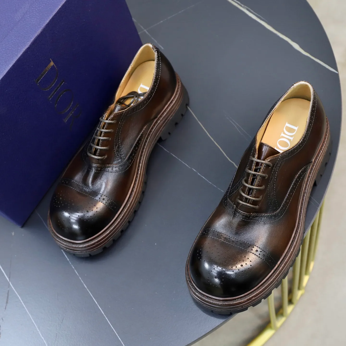 Ex-factory price: 520💰 [Dior] Dior's new casual men's shoes are launched in Hong Kong counters. Official website 1:1 production. Italian washed cowhide + water-dyed leather lining. Designed by European and American masters. Perfect shape to create counter quality, solid color rubber wear-resistant outsole and classic dazzling head! Super versatile and very comfortable. High-end without losing taste, fashionable and novel! ! Absolute focus! 3 colors available! Code number 38-45